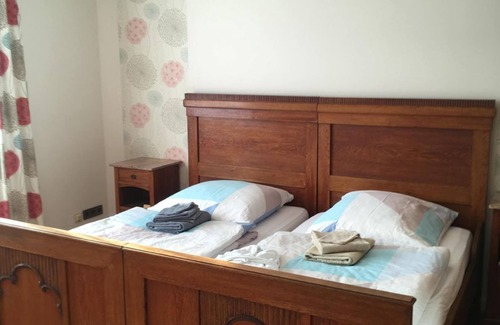 Kempfeld Bed & Breakfast | Birgits Kräuterherberge - double room, shower/toilet on the floor