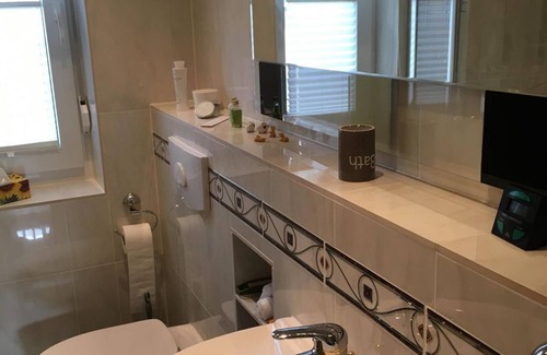 Kempfeld Bed & Breakfast | Birgits Kräuterherberge - double room, shower/toilet on the floor