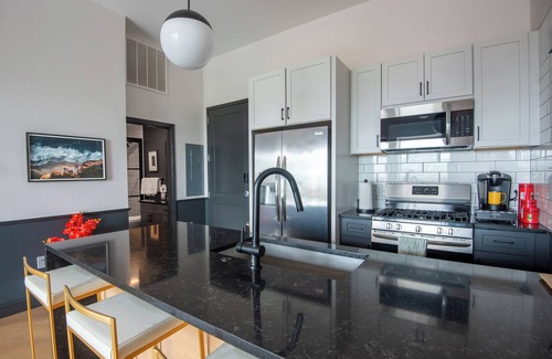 Central City Apartment | Birmingham Bright Stay - 1BR/Balcony/Walk Score 91