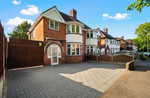 Acocks Green House | Birmingham Host 7 Guest Free Parking Bullring Resort World NEC BHX Luxury Posh