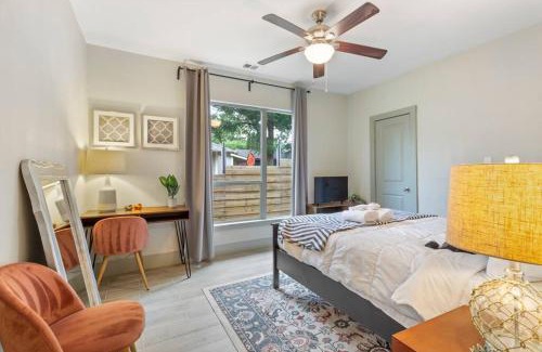 Oak Cliff Apartment | Bishop Arts Getaway! Fenced Yard, King Bed + More