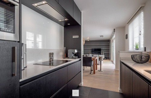 Heist Apartment | Bistro Floor, perfect location to discover the coastline