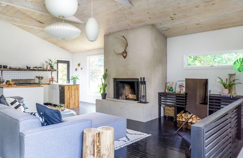 Kerhonkson House | Black Barn Modern Retreat in the Catskills