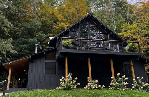 Plymouth Ski Chalet | Black Dog Lodge - Ski Chalet centered between Okemo and Killington Mt.