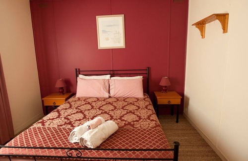 Orroroo Hotel | Black Jack Get-A-Way Magpies Nest