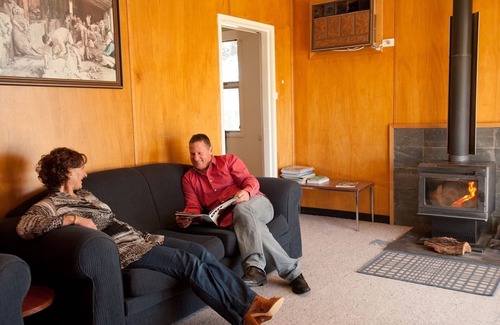 Orroroo Hotel | Black Jack Get-A-Way Magpies Nest