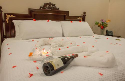 Burrell Boom Hotel | Black Orchid Resort