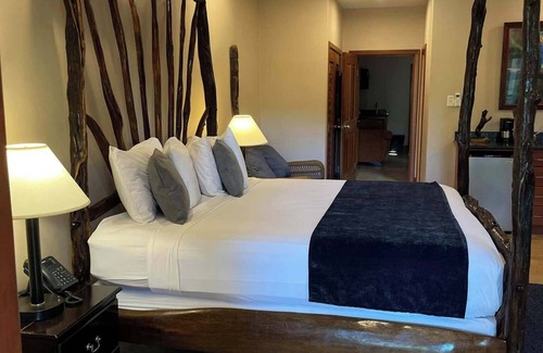 Burrell Boom Cabin | Black Orchid Resort