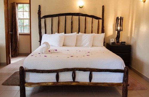 Burrell Boom Cabin | Black Orchid Resort