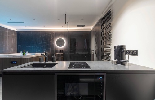 Esbly Apartment | Black Suite Jacuzzi Disneyland