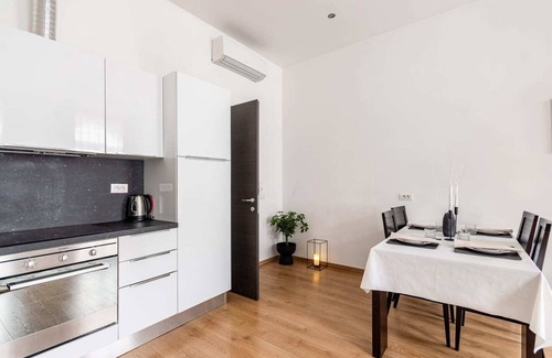 Prague 5 Apartment | Black Swan Apartment - 50 Meters from Dancing House