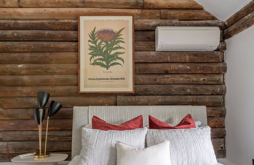 Kerhonkson House | Black Walnut Lodge - Chic Log Cabin, Sleeps 10!