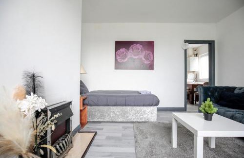 Blackrod House | Blackrod House, Near Bolton, Free Parking, Sleeps 5, Long or Short Stays by NMB Property