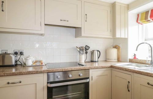 Pooley Bridge Cottage | BLACKSMITHS COTTAGE, romantic, with open fire in Pooley Bridge