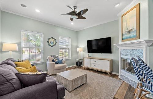 Avalon Beach Estates House | Blanc Bao With Pool And Pickleball