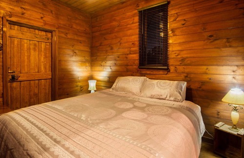 Broke Cottage | Blaxland's Cottage - Historic 2 bedroom cottage with vineyard surrounds and mountain views