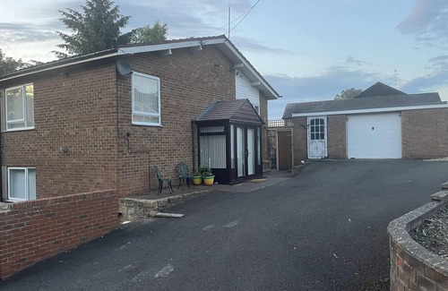 Blaydon on Tyne House | BlaydonBurn - Sleeps 6 - Parking - Garden - HotTub