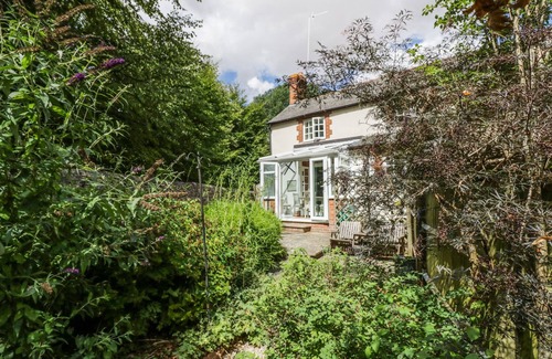 Woodstock Cottage | BLENHEIM EDGE, THE CAUSEWAY, pet friendly in Woodstock