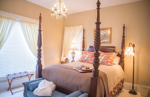 Jacksonville Bed & Breakfast | Blessings on State Bed & Breakfast