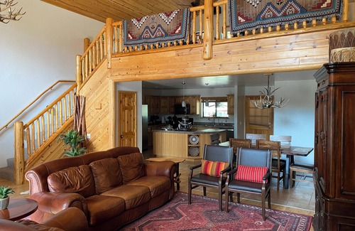 Pinetop Cabin | Blissful Elk Getaway Cozy 2-bedroom cabin in lovely Pinetop with WiFi, AC