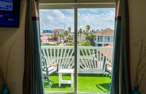 Port Isabel House | Blizzard's Lighthouse 4 Bedroom Home