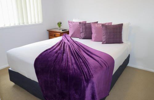 Caboolture South House | BLK Stays Guest House Deluxe Units Caboolture South