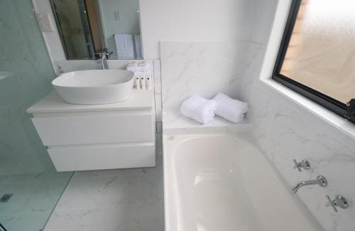 Caboolture South House | BLK Stays Guest House Deluxe Units Caboolture South