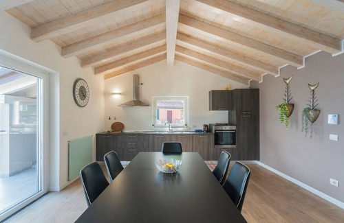 Aurogna Apartment | Blooms by the Lake - Four Bedroom Apartment, Sleeps 9