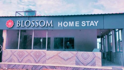 Kempty Range Hotel | Blossom Dhanaulti