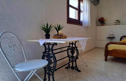 Alinda House | Blue Acacia in Alinda Leros