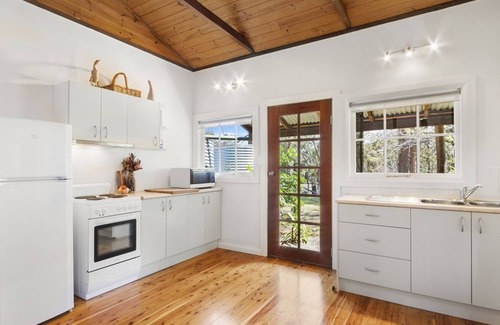 Bilpin House | BLUE APPLE LODGE - a fabulous mountain holiday escape! SPECIALS ON NOW !