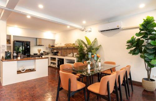 Chang Phueak Villa | Blue Bird Palace- Grand Pool Villa in Nimaan