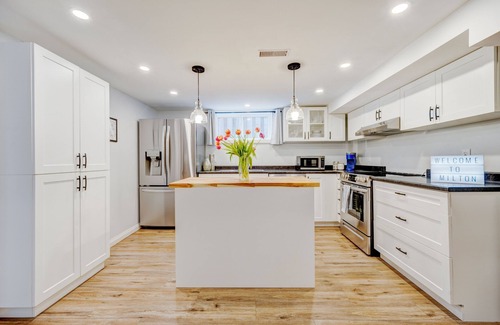 Halton Regional Municipality Apartment | Blue Haven Retreat, Downtown Milton's Hidden Gem!