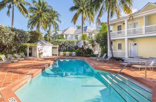 Bahama Village House | *BLUE HERON'S COVE @ THE ANNEX* Luxury Villa by Duval + LAST KEY SERVICES.