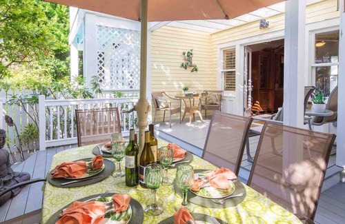 Bahama Village House | *BLUE HERON'S COVE @ THE ANNEX* Luxury Villa by Duval + LAST KEY SERVICES.