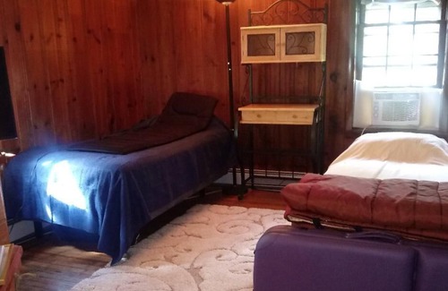 Quakertown House | Blue Heron Wildlife Sanctuary W/Cabin
