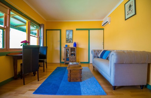 Mount Cole Cabin | Blue House at Mountainside Wines