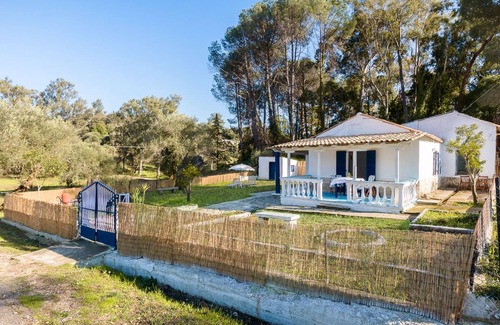 Limni Apartment | Blue house, forest, sea, calmness, garden with kid's pool and space for camping