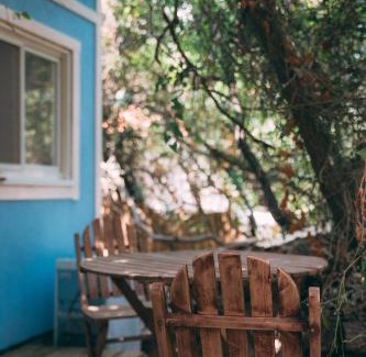 Amirim Cabin | Blue House In The Woods- Amirim