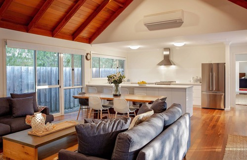 Quindalup House | Blue House: one street from the beach