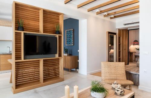 Makrys Tichos Apartment | Blue Island Luxury Apartment