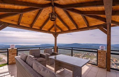 Ein Al-Asad Villa | Blue lake luxury villa for families