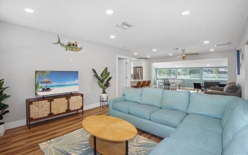 Mid Island House | Blue Lizard by Sun Palace Vacations