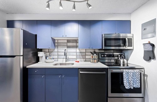 Englewood Apartment | Blue Moon Extended stays w/Casper Mattress