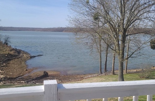 Eddyville House | Blue Moon over Barkley 5 bedroom Lakehouse on Lake Barkley.
