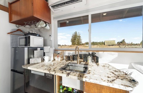 Port Angeles Apartment | Blue Moon Tiny House, Sauna, HT, Mountain Views