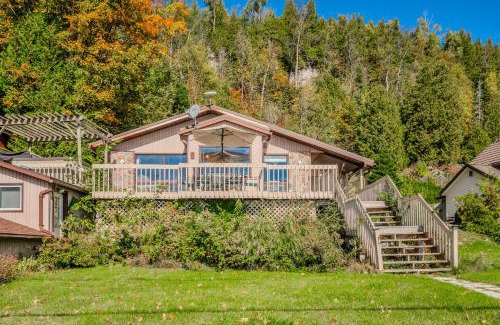 Wiarton House | Blue Moon Waterfront W Hot Tub