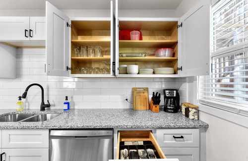 Downtown Omaha Apartment | Blue Oasis: Modern 1-Bed Retreat Apt 1