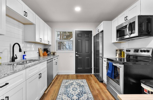 Downtown Omaha Apartment | Blue Oasis: Modern 1-Bed Retreat Apt 1