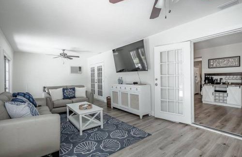 Palma Sola House | Blue Palm Home with Pool, Hot Tub, Nearby Beach, Outdoor Shower
